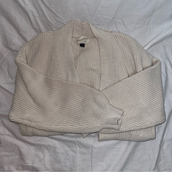 Universal Thread - Picture 2 of 3